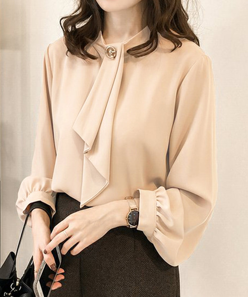 Amulet（アミュレット）の「【お気に入り2万人突破】ボウタイブラウス 長袖｜きれいめ通勤トップス（シャツ/ブラウス・レディース・グリーン/ベージュ/マスタード/ネイビー/ボルドー/ダークブラウン/キャメル/ブラック/カーキ/ライトピンク/ブルー/グレー・M/XL/L）」の5枚目の写真