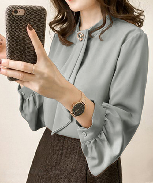 Amulet（アミュレット）の「【お気に入り2万人突破】ボウタイブラウス 長袖｜きれいめ通勤トップス（シャツ/ブラウス・レディース・グリーン/ベージュ/マスタード/ネイビー/ボルドー/ダークブラウン/キャメル/ブラック/カーキ/ライトピンク/ブルー/グレー・M/XL/L）」の3枚目の写真