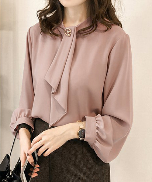 Amulet（アミュレット）の「【お気に入り2万人突破】ボウタイブラウス 長袖｜きれいめ通勤トップス（シャツ/ブラウス・レディース・グリーン/ベージュ/マスタード/ネイビー/ボルドー/ダークブラウン/キャメル/ブラック/カーキ/ライトピンク/ブルー/グレー・M/XL/L）」の11枚目の写真