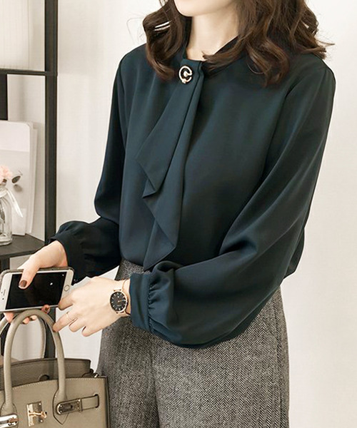 Amulet（アミュレット）の「【お気に入り2万人突破】ボウタイブラウス 長袖｜きれいめ通勤トップス（シャツ/ブラウス・レディース・グリーン/ベージュ/マスタード/ネイビー/ボルドー/ダークブラウン/キャメル/ブラック/カーキ/ライトピンク/ブルー/グレー・M/XL/L）」の16枚目の写真