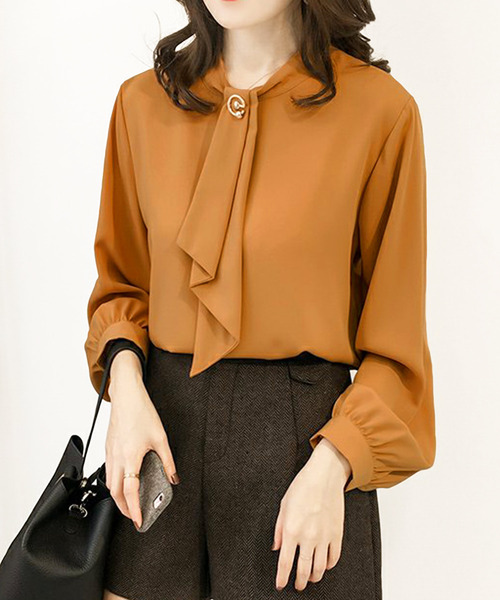 Amulet（アミュレット）の「【お気に入り2万人突破】ボウタイブラウス 長袖｜きれいめ通勤トップス（シャツ/ブラウス・レディース・グリーン/ベージュ/マスタード/ネイビー/ボルドー/ダークブラウン/キャメル/ブラック/カーキ/ライトピンク/ブルー/グレー・M/XL/L）」の17枚目の写真