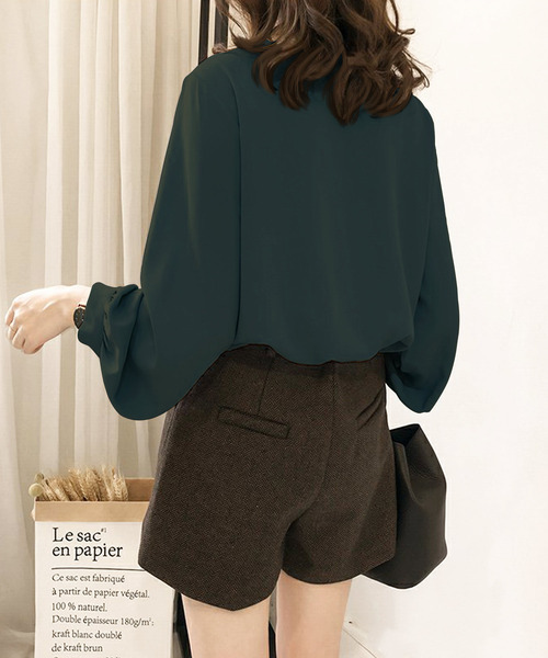 Amulet（アミュレット）の「【お気に入り2万人突破】ボウタイブラウス 長袖｜きれいめ通勤トップス（シャツ/ブラウス・レディース・グリーン/ベージュ/マスタード/ネイビー/ボルドー/ダークブラウン/キャメル/ブラック/カーキ/ライトピンク/ブルー/グレー・M/XL/L）」の19枚目の写真