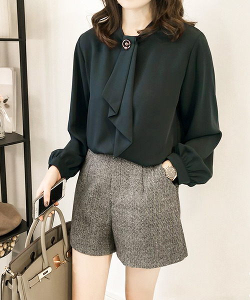 Amulet（アミュレット）の「【お気に入り2万人突破】ボウタイブラウス 長袖｜きれいめ通勤トップス（シャツ/ブラウス・レディース・グリーン/ベージュ/マスタード/ネイビー/ボルドー/ダークブラウン/キャメル/ブラック/カーキ/ライトピンク/ブルー/グレー・M/XL/L）」の22枚目の写真