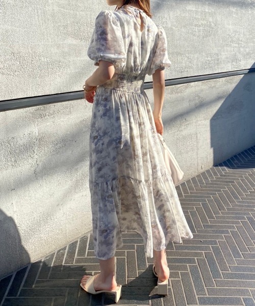 one after another NICE CLAUP(ワンアフターアナザーナイスクラップ)の「【再入荷】水彩花柄シャーリングワンピース(ワンピース・レディース・ピンク系その他/ブルー系その他/オレンジ系その他・FREE)」の6枚目の写真