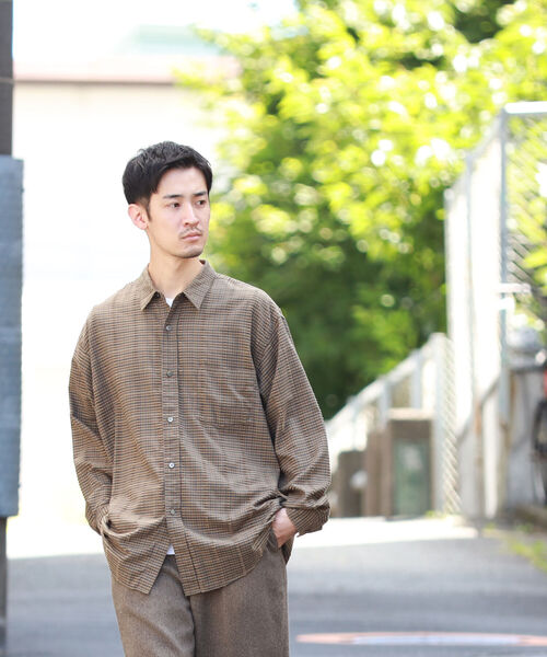 BEAMS（ビームス）の「BEAMS / イージーフィット ドビーチェック ミニレギュラーシャツ（シャツ/ブラウス・メンズ・ネイビー/ブラウン・S/L/M/XL）」の2枚目の写真