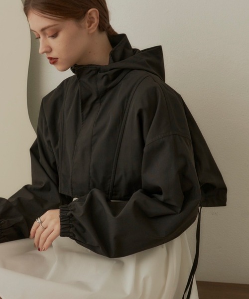 VANNIE U（ヴァニーユー）の「ショートマウンテンパーカー（マウンテンパーカー・レディース・ブラック/アイボリー・FREE）」の2枚目の写真