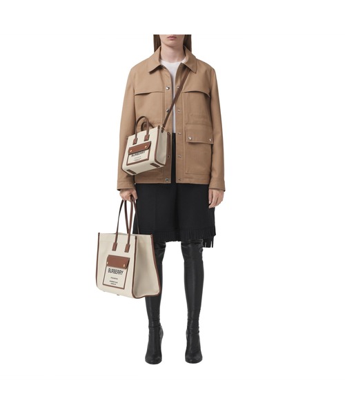 BURBERRY（バーバリー）の「ミニ ツートン キャンバス＆レザー フレヤトート（トートバッグ・レディース・ナチュラル・ONE SIZE）」の3枚目の写真