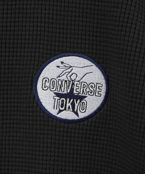 CONVERSE TOKYO(コンバーストウキョウ)の「【CONVERSE TOKYO × ヒコロヒー】刺繍ワッペンワッフルTEE(星をつまむ手)(Tシャツ/カットソー・メンズ・ブラック/オフホワイト・FREE)」の4枚目の写真
