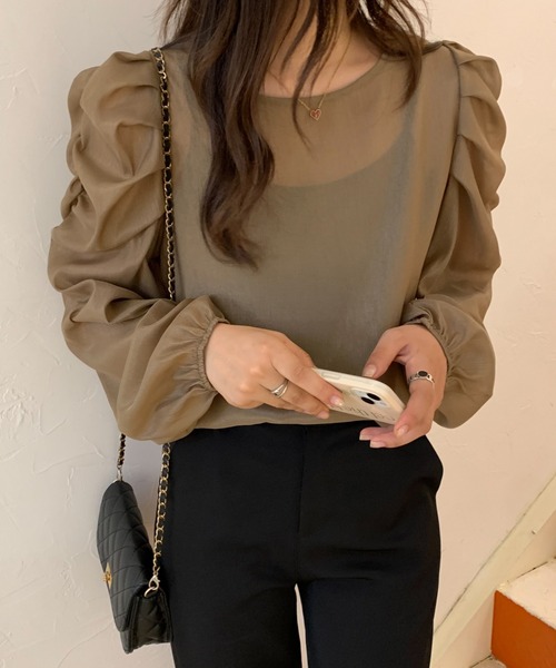 ECLIN(エクラン)の「パワーショルダーシアーブラウス(シャツ/ブラウス・レディース・ホワイト/チャコールグレー/ブラック/ベージュ・FREE)」の4枚目の写真