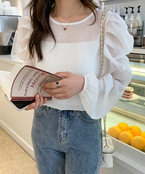 ECLIN(エクラン)の「パワーショルダーシアーブラウス(シャツ/ブラウス・レディース・ホワイト/チャコールグレー/ブラック/ベージュ・FREE)」の2枚目の写真