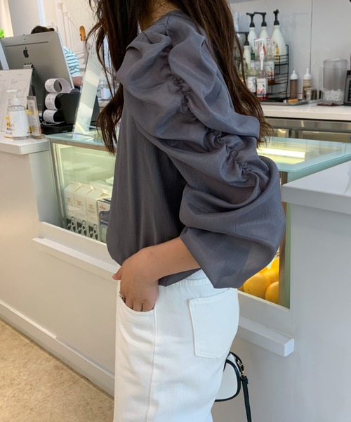 ECLIN(エクラン)の「パワーショルダーシアーブラウス(シャツ/ブラウス・レディース・ホワイト/チャコールグレー/ブラック/ベージュ・FREE)」の12枚目の写真