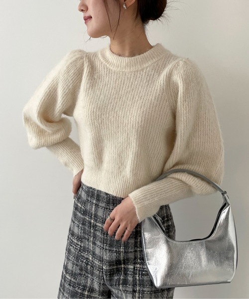 EPIMI E'PIMMY（エピミエピミー）の「袖ボリュームシャギーニット（ニット/セーター・レディース・ベージュ/ピンク/ブラック/オフホワイト・MEDIUM）」の2枚目の写真