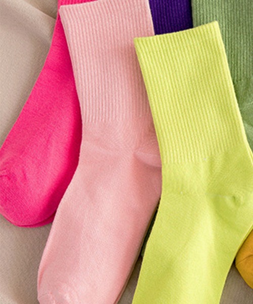 EPICKS（エピックス）の「ネオンカラー　ミドルソックス　レディースソックス靴下（ソックス/靴下・レディース・オレンジ/カーキ/ライトピンク/ブラック/ホワイト/ライトグリーン/ブルー/パープル/ターコイズブルー/ライトパープル/イエロー/ピンク/ライム/ダークグリーン・F）」の13枚目の写真