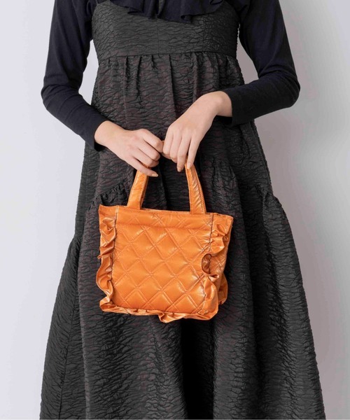 Casselini（キャセリーニ）の「Casselini(キャセリーニ)キルティングフリルバッグ（ハンドバッグ・レディース・ブラック/アイボリー/グリーン/オレンジ・FREE）」の4枚目の写真