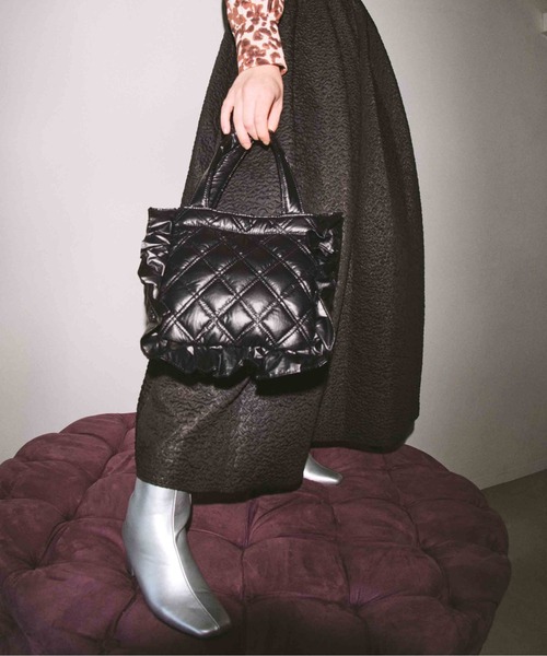 Casselini（キャセリーニ）の「Casselini(キャセリーニ)キルティングフリルバッグ（ハンドバッグ・レディース・ブラック/アイボリー/グリーン/オレンジ・FREE）」の3枚目の写真