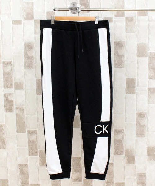 Calvin Klein（カルバン・クライン）の「CK アイコニックカーブ シームジョガーパンツ ICONIC CURVED SEAM JOGGER（スウェットパンツ・メンズ・ブラック・M/L/XL）」の16枚目の写真