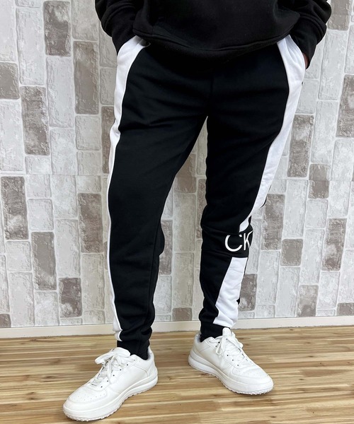 Calvin Klein（カルバン・クライン）の「CK アイコニックカーブ シームジョガーパンツ ICONIC CURVED SEAM JOGGER（スウェットパンツ・メンズ・ブラック・M/L/XL）」の13枚目の写真