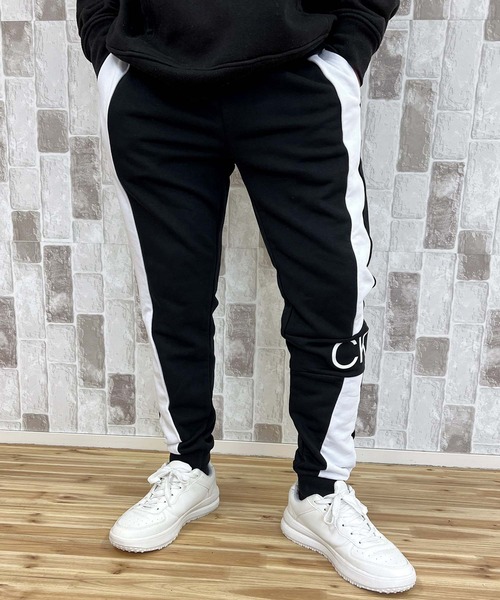 Calvin Klein（カルバン・クライン）の「CK アイコニックカーブ シームジョガーパンツ ICONIC CURVED SEAM JOGGER（スウェットパンツ・メンズ・ブラック・M/L/XL）」の12枚目の写真