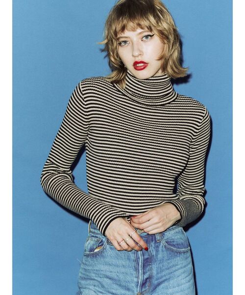 jouetie(ジュエティ)の「ベーシックカラータートル(ニット/セーター・レディース・パープル/ブルー/ブラック/アイボリー/ライトピンク/レッド/グリーン・MEDIUM)」の2枚目の写真