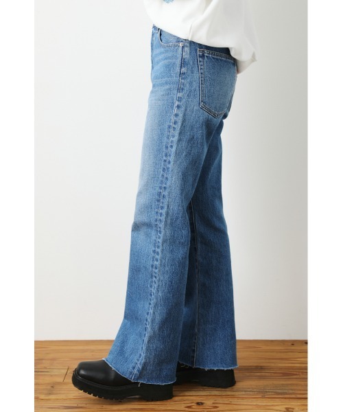 RODEO CROWNS WIDE BOWL(ロデオクラウンズワイドボウル)の「Shapely Semi flare デニムパンツ(デニムパンツ・レディース・ブルー/ワンウォッシュ・X-SMALL/MEDIUM/SMALL)」の22枚目の写真