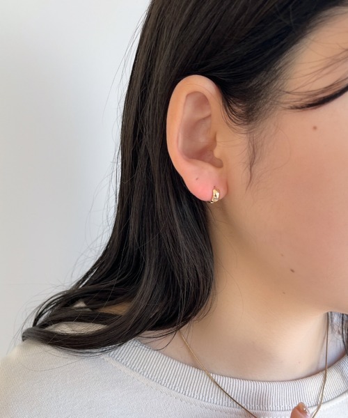 iso（イソ）の「シンプルミニフープ ワンタッチピアス（ピアス（両耳用）・レディース・シルバー/ゴールド・FREE）」の7枚目の写真