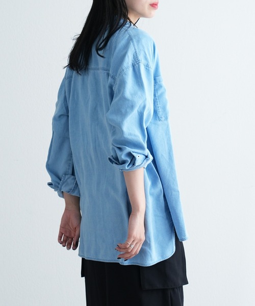 COLONY 2139（コロニートゥーワンスリーナイン）の「テンセルデニムダブルポケット長袖シャツ（シャツ/ブラウス・レディース・ブルー/サックスブルー・MEDIUM/SMALL）」の14枚目の写真