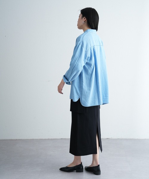 COLONY 2139（コロニートゥーワンスリーナイン）の「テンセルデニムダブルポケット長袖シャツ（シャツ/ブラウス・レディース・ブルー/サックスブルー・MEDIUM/SMALL）」の19枚目の写真