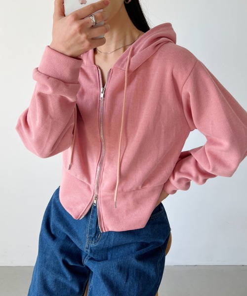 CLEA（クレア）の「ショート丈コンパクトフード付きパーカー（パーカー・レディース・ブルー/グレー/ブラック/アイボリー/ピンクベージュ・FREE）」の5枚目の写真