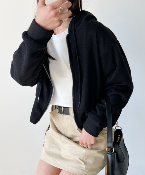 CLEA（クレア）の「ショート丈コンパクトフード付きパーカー（パーカー・レディース・ブルー/グレー/ブラック/アイボリー/ピンクベージュ・FREE）」の3枚目の写真