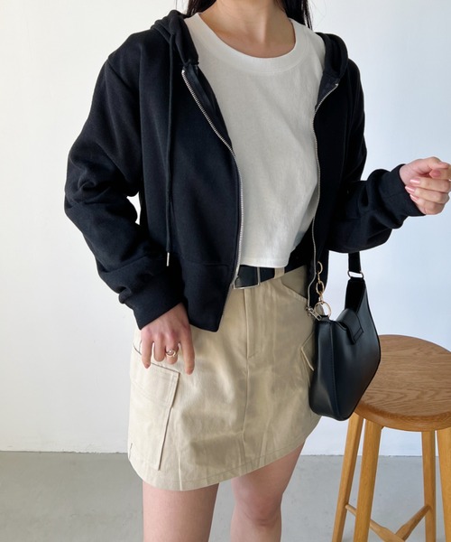 CLEA（クレア）の「ショート丈コンパクトフード付きパーカー（パーカー・レディース・ブルー/グレー/ブラック/アイボリー/ピンクベージュ・FREE）」の11枚目の写真