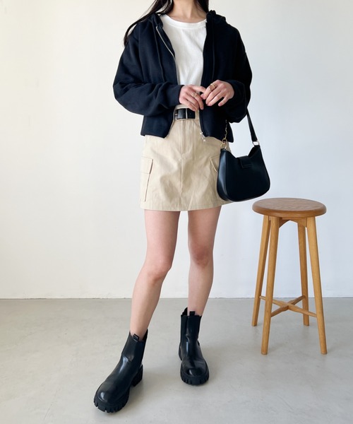 CLEA（クレア）の「ショート丈コンパクトフード付きパーカー（パーカー・レディース・ブルー/グレー/ブラック/アイボリー/ピンクベージュ・FREE）」の14枚目の写真