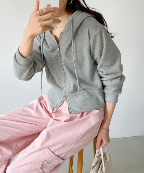 CLEA（クレア）の「ショート丈コンパクトフード付きパーカー（パーカー・レディース・ブルー/グレー/ブラック/アイボリー/ピンクベージュ・FREE）」の20枚目の写真