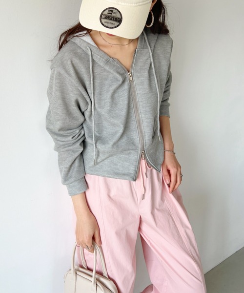 CLEA（クレア）の「ショート丈コンパクトフード付きパーカー（パーカー・レディース・ブルー/グレー/ブラック/アイボリー/ピンクベージュ・FREE）」の17枚目の写真