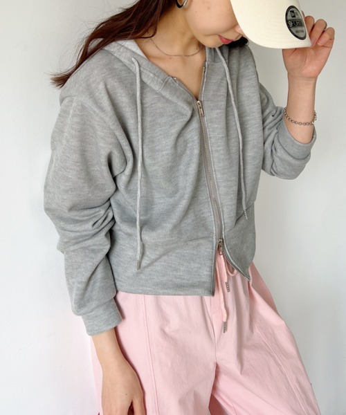 CLEA（クレア）の「ショート丈コンパクトフード付きパーカー（パーカー・レディース・ブルー/グレー/ブラック/アイボリー/ピンクベージュ・FREE）」の16枚目の写真