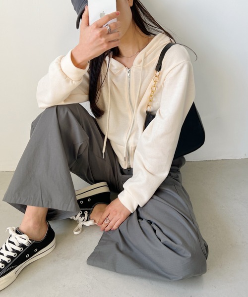 CLEA（クレア）の「ショート丈コンパクトフード付きパーカー（パーカー・レディース・ブルー/グレー/ブラック/アイボリー/ピンクベージュ・FREE）」の8枚目の写真