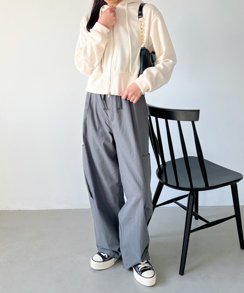 CLEA（クレア）の「ショート丈コンパクトフード付きパーカー（パーカー・レディース・ブルー/グレー/ブラック/アイボリー/ピンクベージュ・FREE）」の10枚目の写真