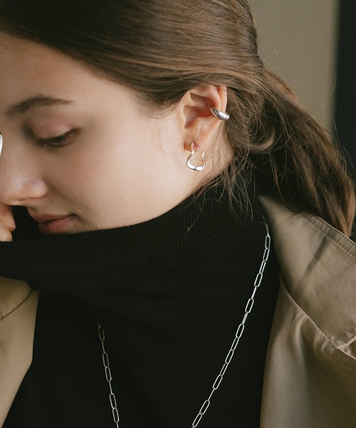 Ops.（オプス）の「ウェーブ ピアス 金属アレルギー 対応 シルバー925 【 PIELE ピエル】（ピアス（両耳用）・レディース・シルバー/イエローゴールド・ONE SIZE）」の4枚目の写真