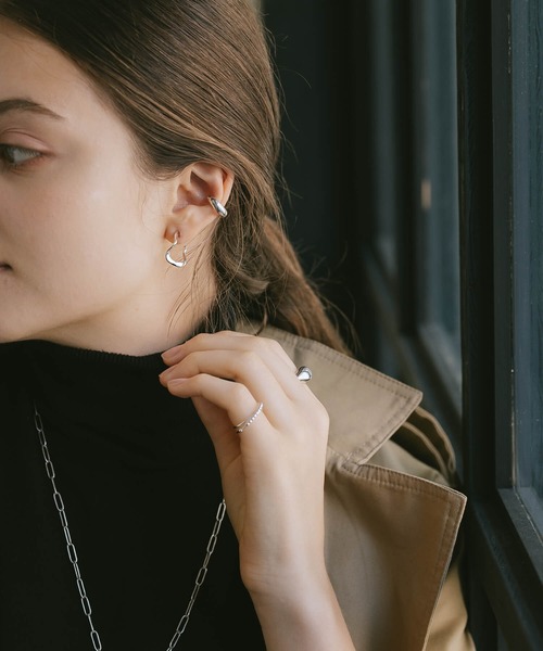 Ops.（オプス）の「ウェーブ ピアス 金属アレルギー 対応 シルバー925 【 PIELE ピエル】（ピアス（両耳用）・レディース・シルバー/イエローゴールド・ONE SIZE）」の5枚目の写真