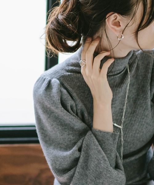 Ops.（オプス）の「ウェーブ ピアス 金属アレルギー 対応 シルバー925 【 PIELE ピエル】（ピアス（両耳用）・レディース・シルバー/イエローゴールド・ONE SIZE）」の6枚目の写真