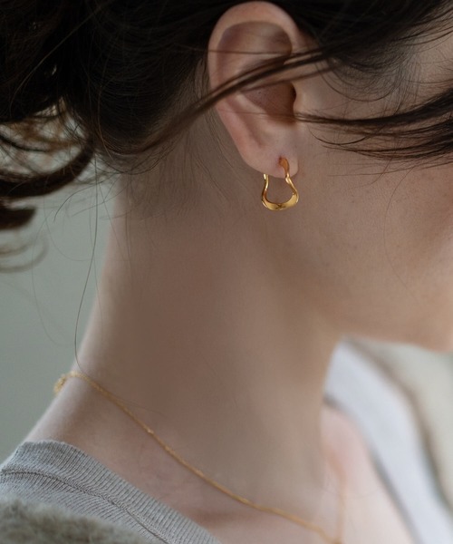 Ops.（オプス）の「ウェーブ ピアス 金属アレルギー 対応 シルバー925 【 PIELE ピエル】（ピアス（両耳用）・レディース・シルバー/イエローゴールド・ONE SIZE）」の9枚目の写真