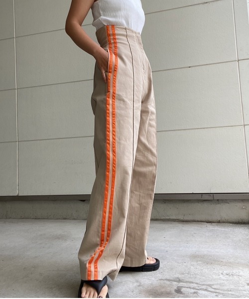 AMAIL（アマイル）の「Line point loose pants（その他パンツ・レディース・ベージュ/ラベンダー・FREE）」の2枚目の写真