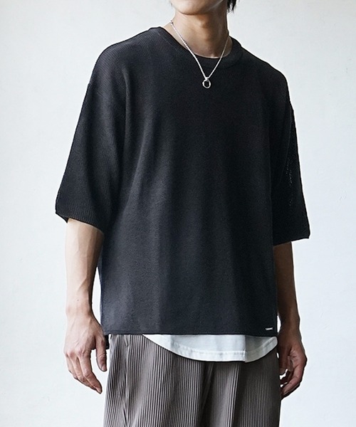 MinoriTY(マイノリティ)の「【MinoriTY】ビッグシルエットサマーニット クルーネック 5分袖/半袖 夏服 秋服 メンズ 無地 Tシャツ(ニット/セーター・メンズ・グリーン/グレイッシュベージュ/レッド/ブラック/ライトグレー・L/M/S)」の6枚目の写真