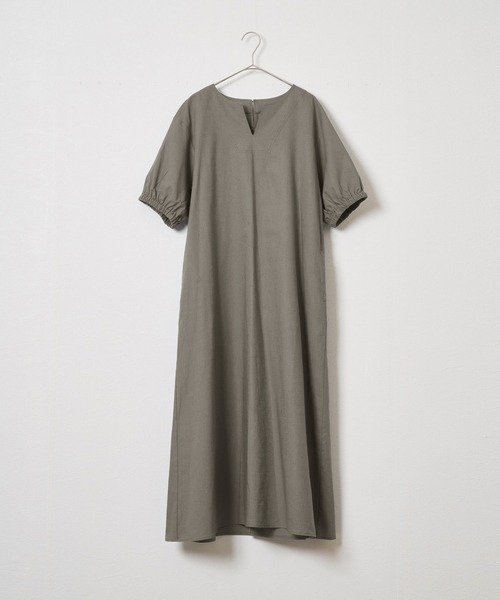 audrey and john wad(オードリーアンドジョンワッド)の「キーネックパフスリーブワンピース -洗濯機洗い可-(ワンピース・レディース・ピンクベージュ/ブルー/ブラック/ピンク/ホワイト/ライトグレー・マルチサイズ)」の3枚目の写真