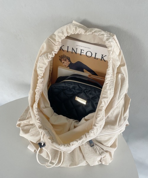 CLEA（クレア）の「ドローストリング大容量リュック（バックパック/リュック・レディース・アイボリー/ブラック/ブルー/カーキ/ベージュ/グレー・FREE）」の12枚目の写真