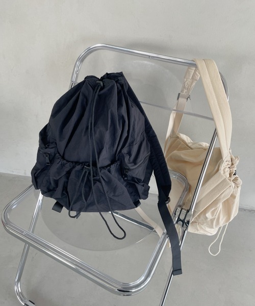 CLEA（クレア）の「ドローストリング大容量リュック（バックパック/リュック・レディース・アイボリー/ブラック/ブルー/カーキ/ベージュ/グレー・FREE）」の8枚目の写真