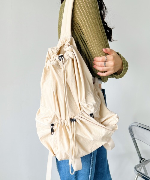 CLEA（クレア）の「ドローストリング大容量リュック（バックパック/リュック・レディース・アイボリー/ブラック/ブルー/カーキ/ベージュ/グレー・FREE）」の21枚目の写真