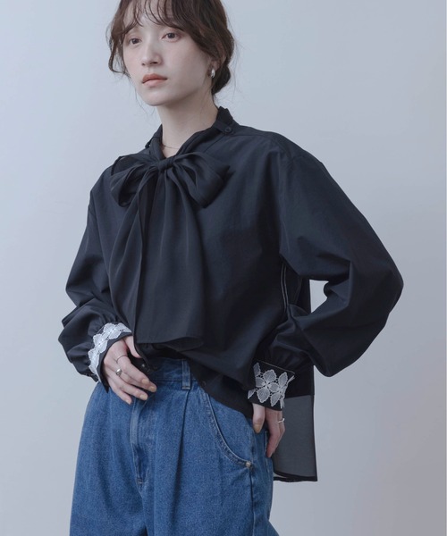 Eimee Law(エイミーロウ)の「ボウタイカフスレースブラウス(シャツ/ブラウス・レディース・オフホワイト/ブラック/グレー系/ホワイト系/ブラック系/サックスブルー・38/FREE)」の5枚目の写真