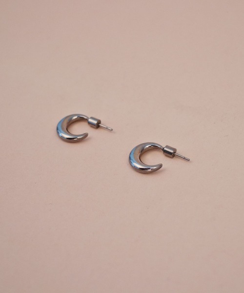 CEMONEMO(セモネモ)の「【金属アレルギー対応】 クレセントムーン フープピアス / サージカルステンレス 316L(ピアス(両耳用)・レディース・ゴールド/シルバー・FREE)」の15枚目の写真