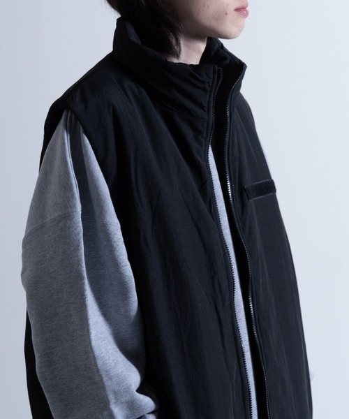 NYLAUS（ナイラス）の「Washed Nylon Super Loose Padded Military Vest / ワッシャーナイロン スーパールーズ フェイクダウン ミリタリーベスト（ダウンベスト・メンズ・オリーブ/セージグリーン/ブラック・L/M）」の9枚目の写真