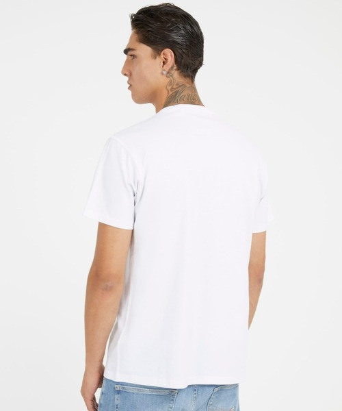 Guess（ゲス）の「Cachemire Patch Logo Tee（Tシャツ/カットソー・メンズ・ホワイト・MEDIUM/LARGE/X-LARGE/SMALL）」の2枚目の写真